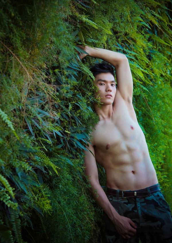 PHOTO-SET-BLUE-MAN-64---A-ZHEN-ONE-YEAR-LATER